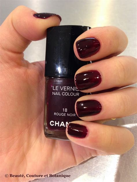 vernis rouge noir chanel